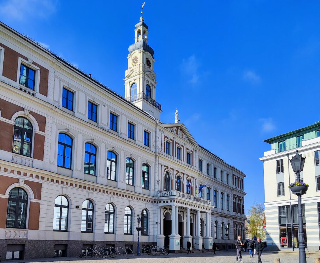 Plaza-del-Ayuntamiento-de-Riga